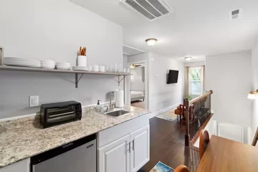 Building Photo - 206 E St