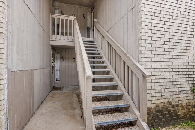 Building Photo - 3919 Fairmont Pkwy