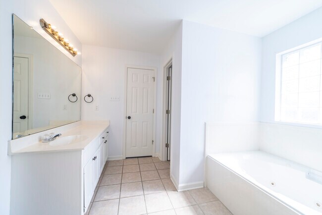 Building Photo - 35576 Melrose Ave