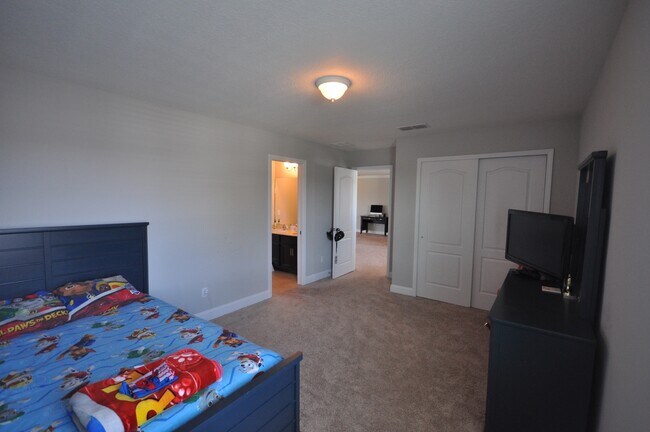 Building Photo - Large Home at Work Golf Village