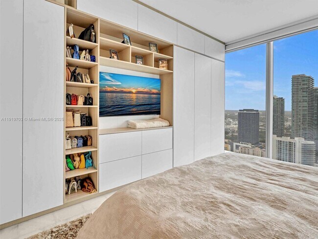 Building Photo - 700 NE 26th Terrace