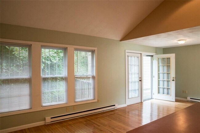 Building Photo - 2840 Hartford Ave