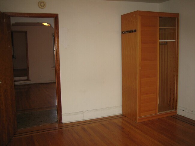 Building Photo - 824 Garden St