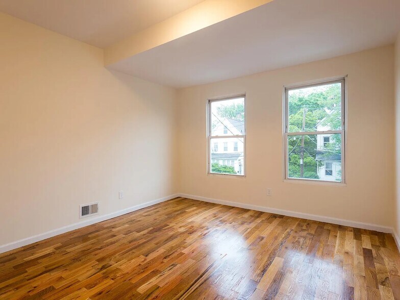 Building Photo - 634 Court St