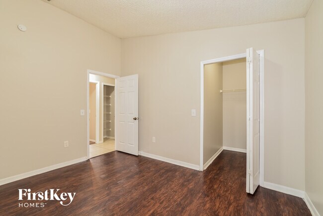 Building Photo - 7456 Little Pond Ct