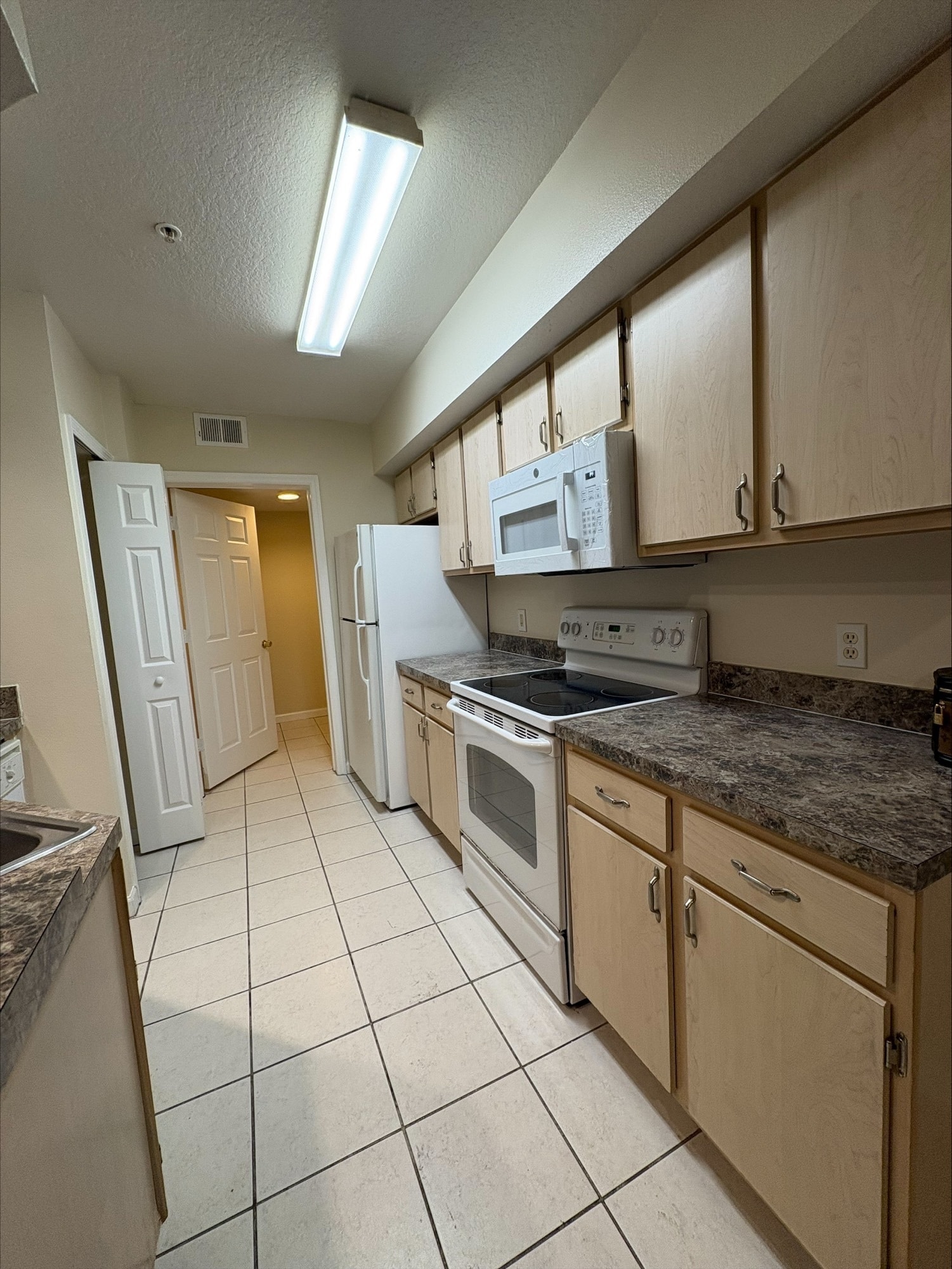 Kitchen - 738 Crest Pines Dr