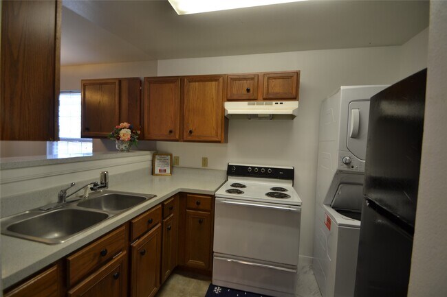 Building Photo - 304 Dell Ct