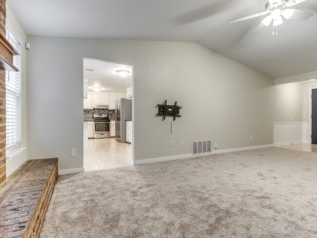 Building Photo - Super clean and updated!