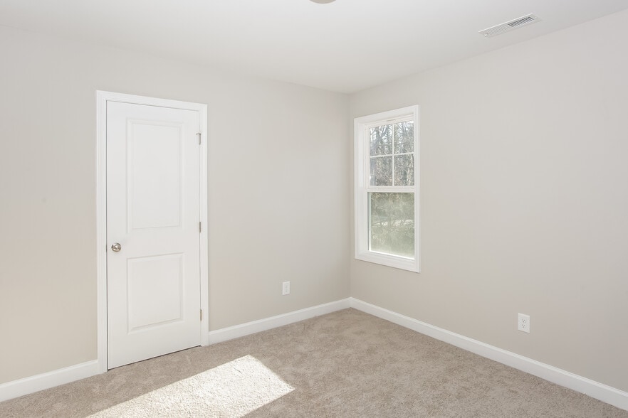 Building Photo - 1222 Kenly St
