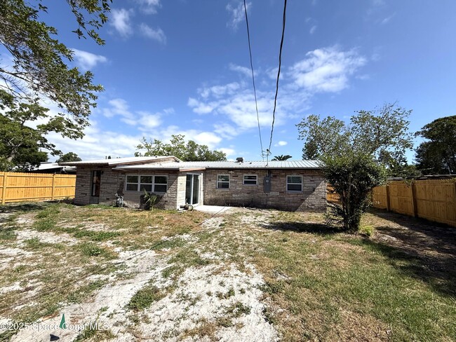 Building Photo - 2307 King Richard Rd