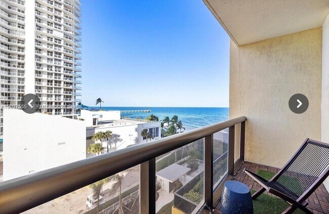 Building Photo - 16275 Collins Ave