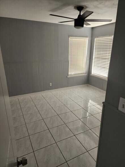 Building Photo - 304 Staunton St