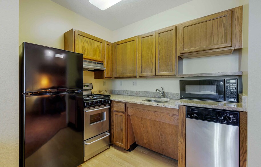 Building Photo - Furnished Studio-Chantilly - Dulles