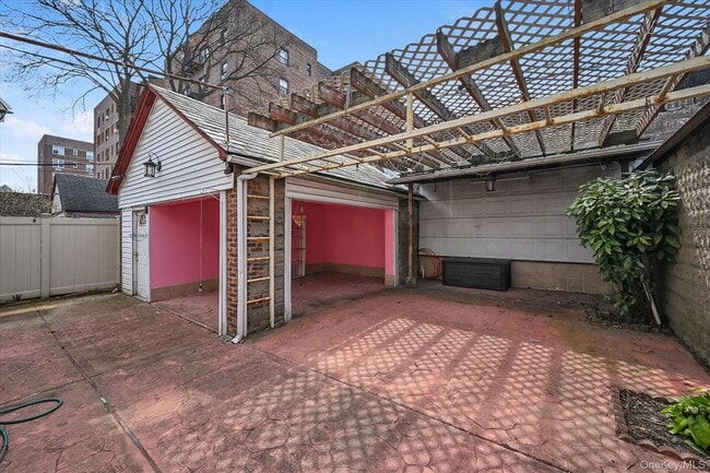 Building Photo - 63-42 Alderton St