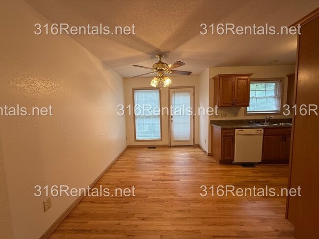 Building Photo - $1,595 - 3 bed 2 bath - Beautiful Remodeled Duplex Home Available Now!
