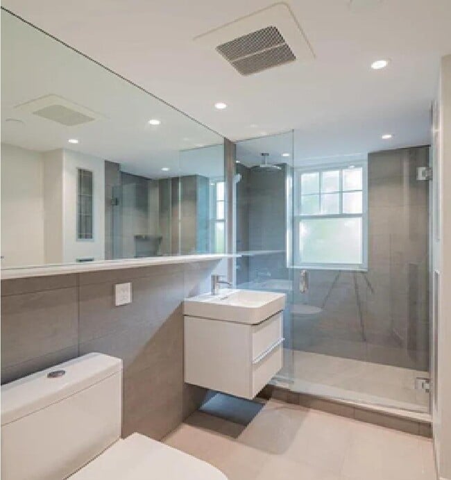 Building Photo - 3 Forest St