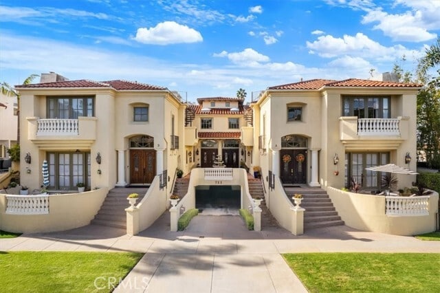 Building Photo - 723 S Broadway