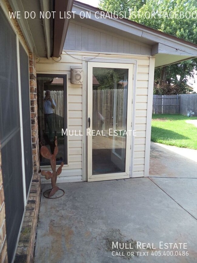 Building Photo - Furnished Single Family Home