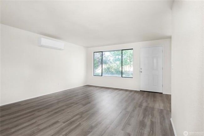 Building Photo - Beautifully Updated Duplex | W/D Included | Ideal for JBLM Commuters