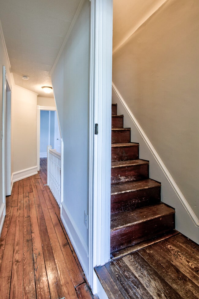 Building Photo - 1115 Frances Ave