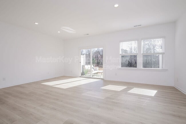 Building Photo - 265 Sweetbay Tree Dr