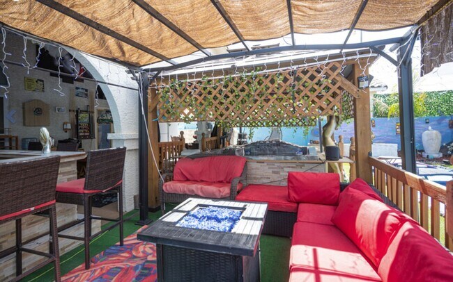 Building Photo - Fully Furnished Luxury Home with Solar