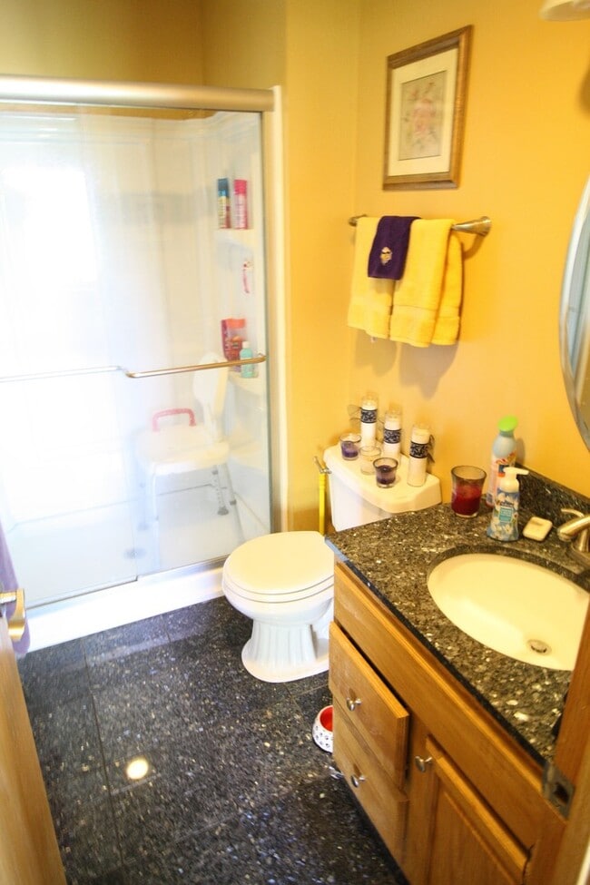 Building Photo - Beautiful 4 Bedroom/2 Bathroom Home In Shakopee-AVAILABLE 7/1