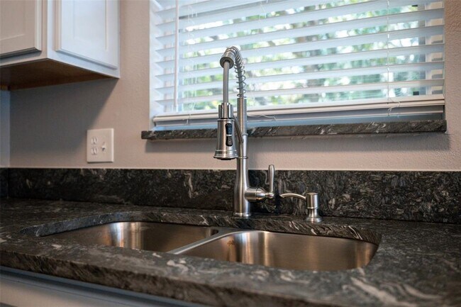 Building Photo - 428 W Klosterman Rd