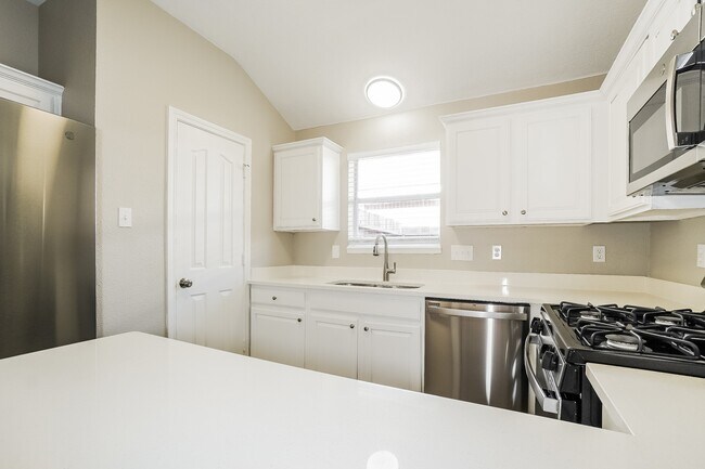 Building Photo - 22906 Sugar Bear Dr