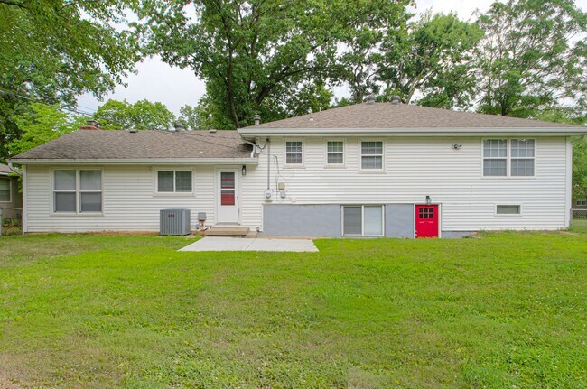 Building Photo - 4711 E 109 Terrace