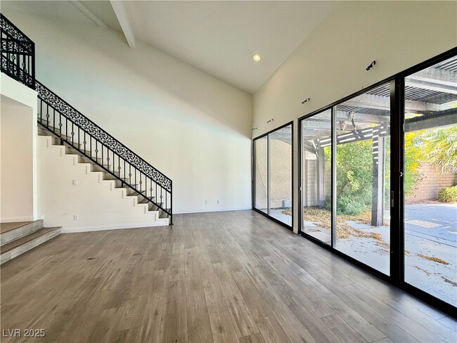 Building Photo - 920 Pinehurst Dr