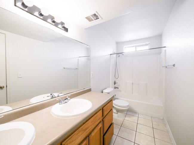 Building Photo - 12752 Tierra Salas Dr