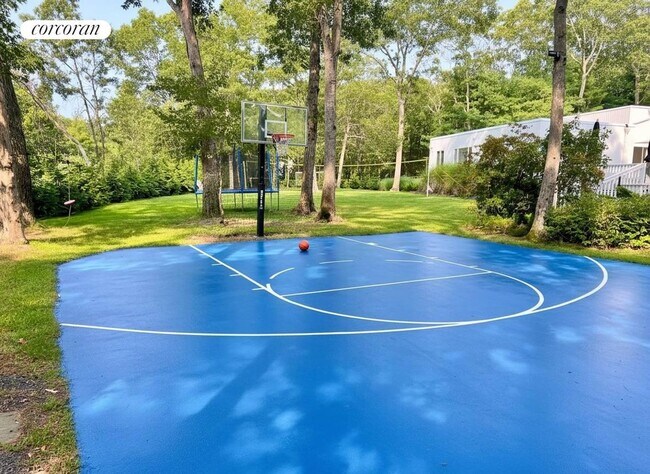 Building Photo - 3 Southwood Ln