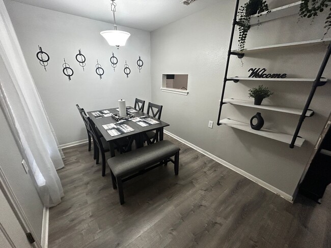 Building Photo - 7106 Linkcrest Dr