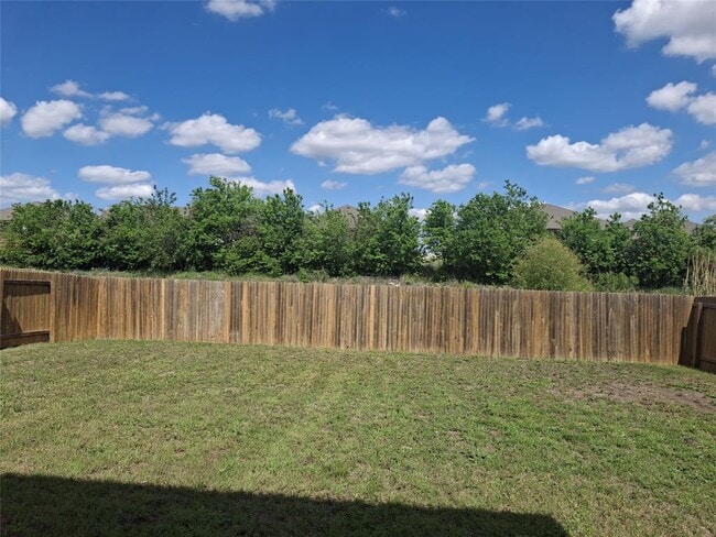 Building Photo - 405 Riverdale Dr