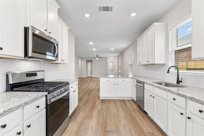 Building Photo - 1026 Whispering Winds Dr