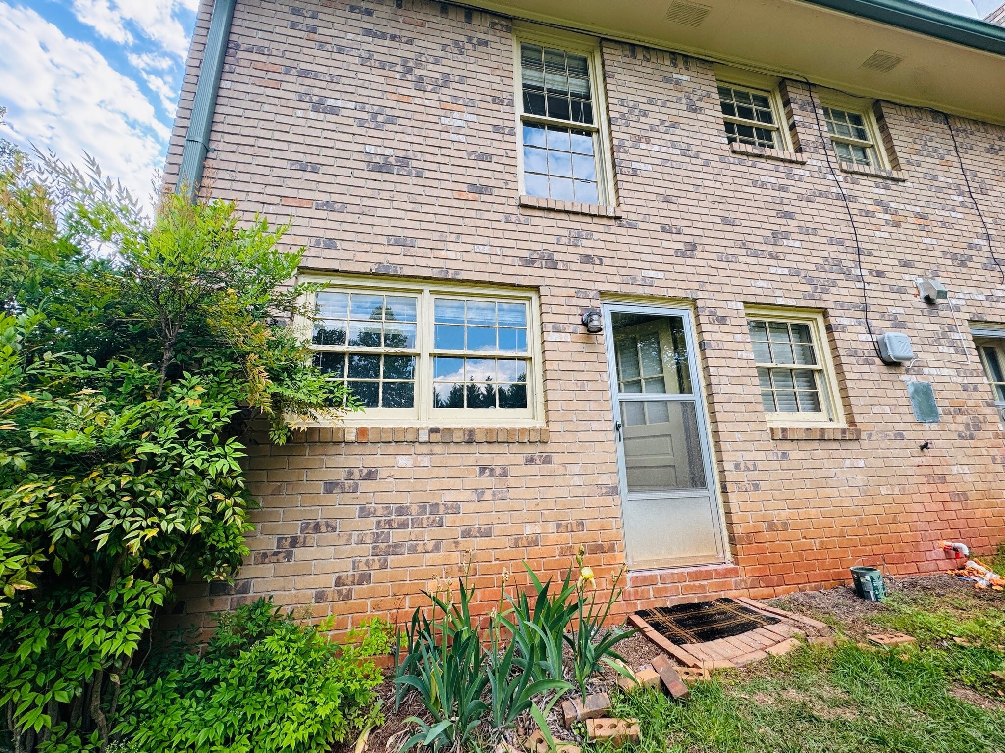 Building Photo - 4875 Millen Dr