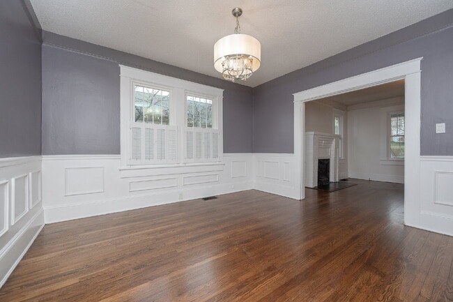 Building Photo - Beautiful 3-Bedroom, 2-Bath Bungalow with ...