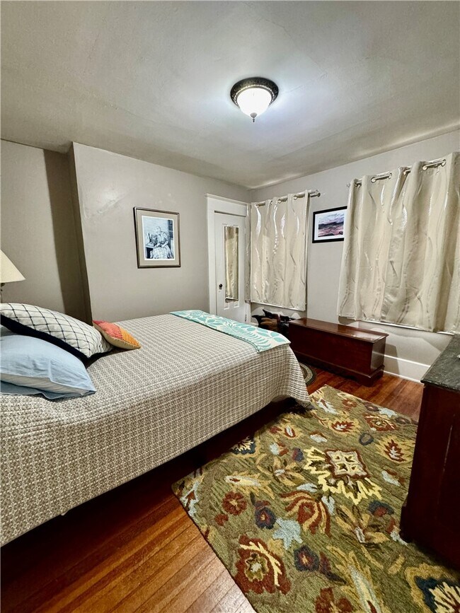 Building Photo - 275 Rosedale St