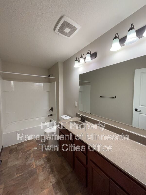 Building Photo - 1704 Basswood Ct