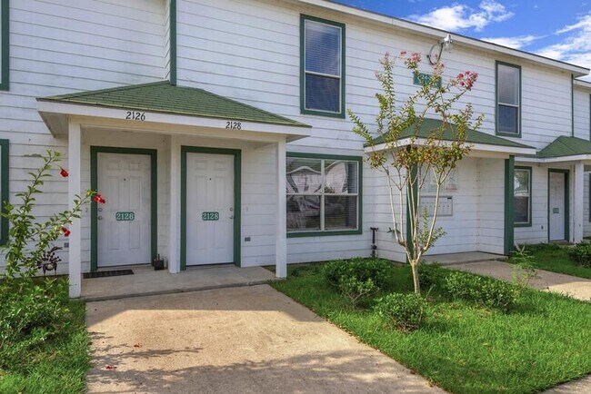 Building Photo - 2117 Saint Lucia Calle