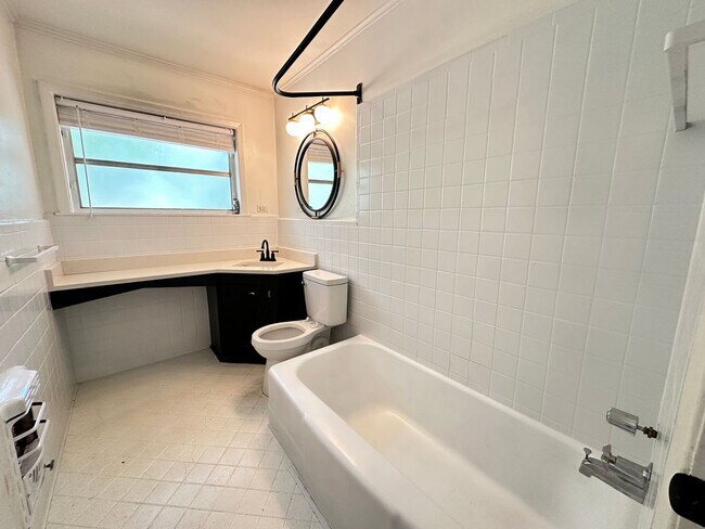 Building Photo - CHARMING REMODELED HOME IN SOUTHERN HILLS