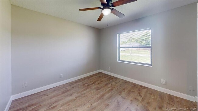 Building Photo - 2881 SE Nance St