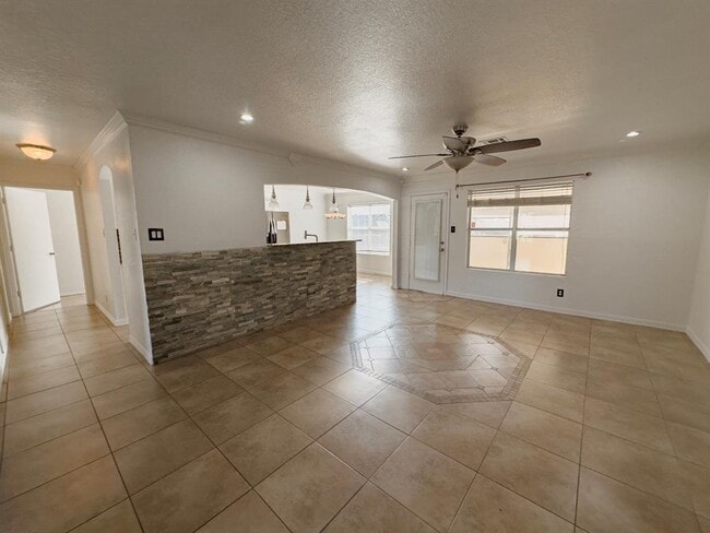 Building Photo - 3806 Fieldcrest Dr