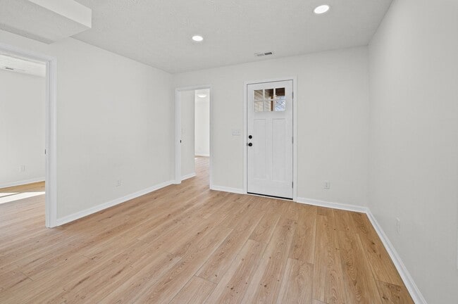 Building Photo - COMPLETELY RENOVATED 4BR HOME - MOVE-IN SPECIAL