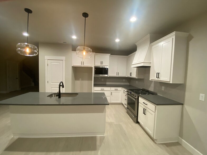 KITCHEN - 17366 SE Hemrich Rd