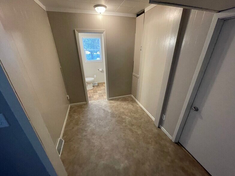 Building Photo - 7 W Hwy 61