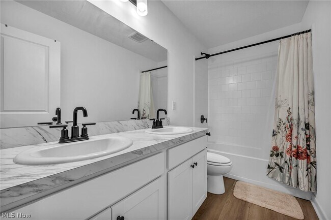 Building Photo - 704 Maple Hollow Ct