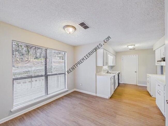 Building Photo - 4913 Foxrun Cir