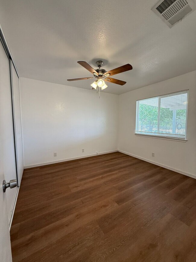 Building Photo - Charming 4-Bedroom Home for Rent in Hesperia, CA!